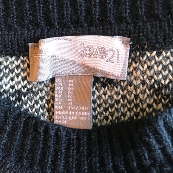 FOREVER 21 - black and cream aztec pattern sweater - Picture 4 of 4